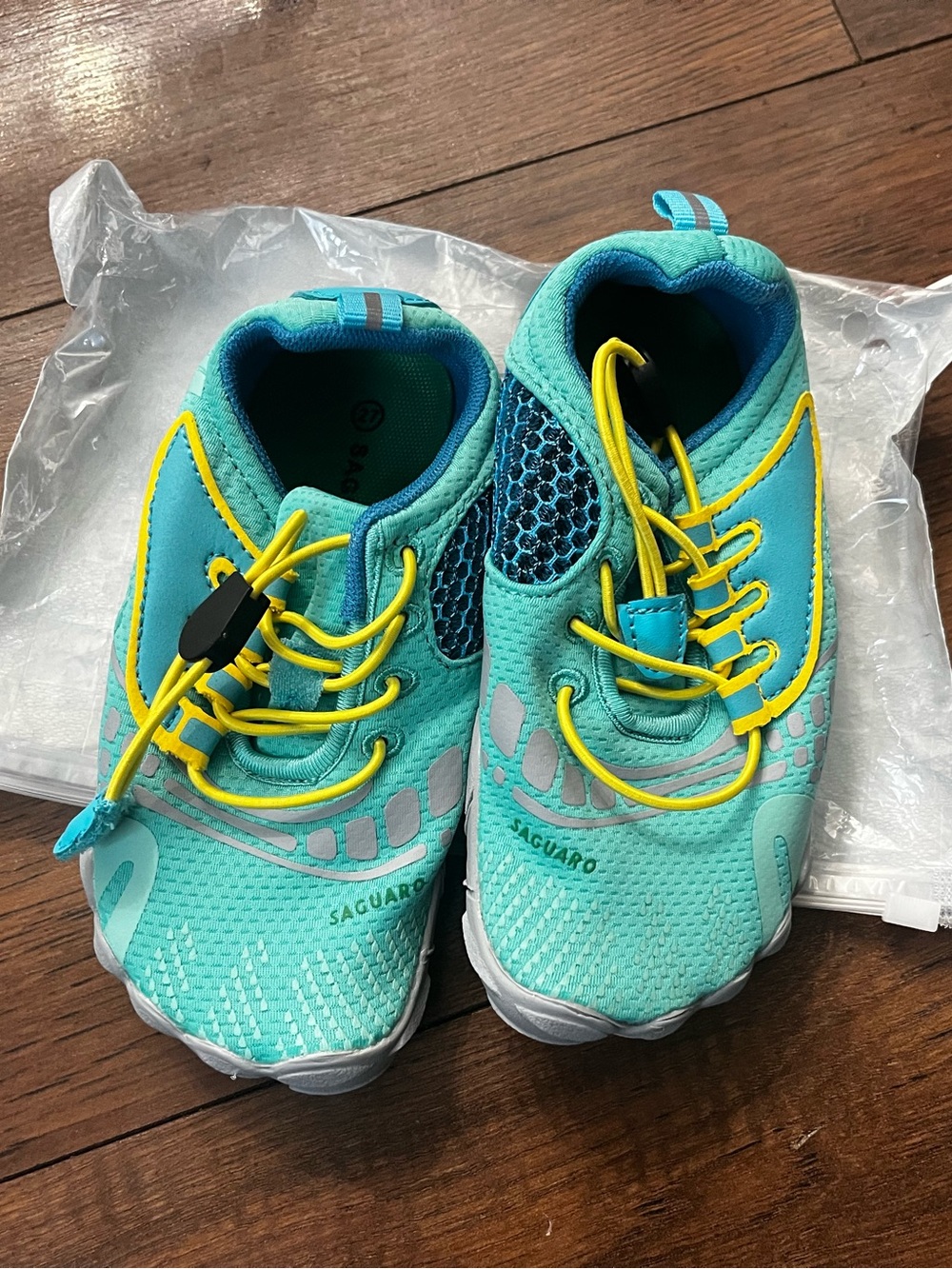 Saguaro barefoot Kids Water Shoes NEW mint color minimalist shoes